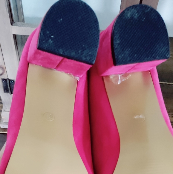 Heels - Picture 2 of 3